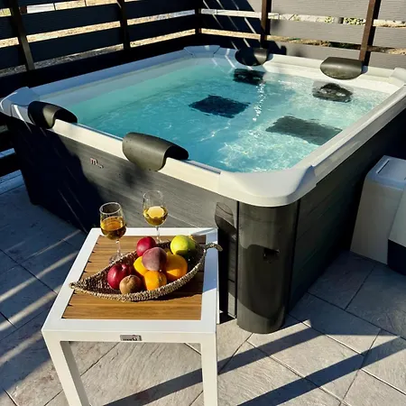 Bliss Garden Jacuzzi אסגורו