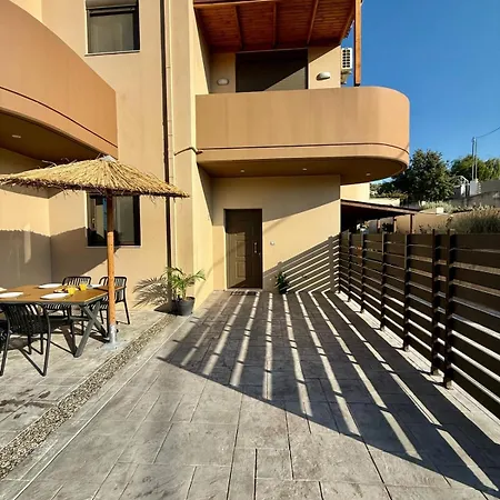Bliss Garden Jacuzzi דירה *