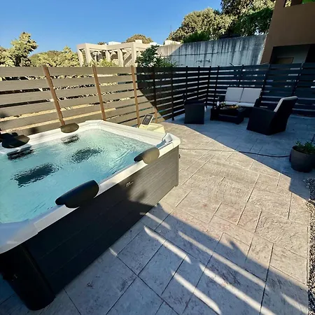דירה Bliss Garden Jacuzzi *